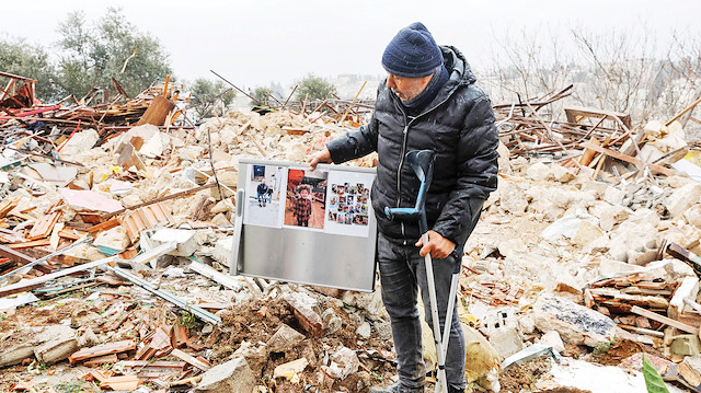 İsrail polisi, Şeyh Cerrah’ta bulunan Salihiye ailesinin evini dün gece yarısından sonra yıktı.