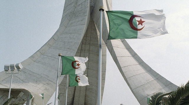 الجزائر.. تعليق الدراسة قبل الجامعية 10 أيام لمواجهة كورونا