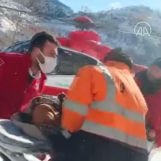 Kahramanmaraşta kar sebebiyle mahsur kalan hamileyi ambulans helikopter hastaneye ulaştırdı