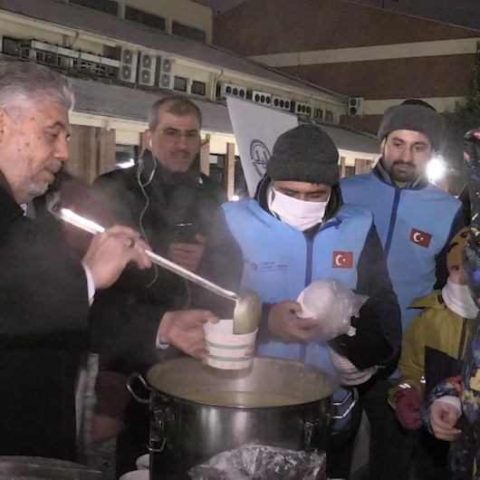 Eskişehir İl Müftülüğü finallere hazırlanan gençlere sıcak çorba ikram etti