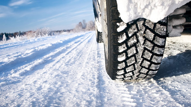 Emniyet'ten sürücülere uyarı: Kış lastiği kullanın