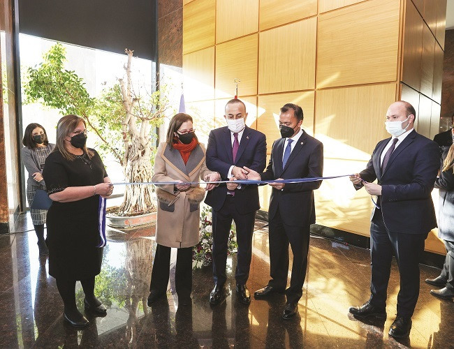 Dışişleri Bakanı Mevlüt Çavuşoğlu, El Salvador Dışişleri Bakanı Alexandra Hill ile birlikte El Salvador’un Ankara Büyükelçiliği‘nin açılış törenine katıldı.