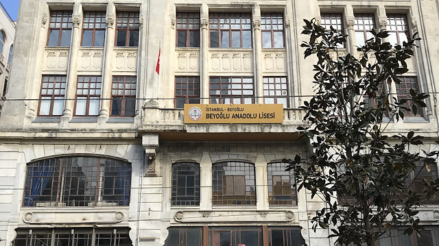 Beyoğlu Anadolu Lisesi’nde alkollü ders skandalı: Öğretmen Engin Ulus’un cinsel istismardan da kaydı var