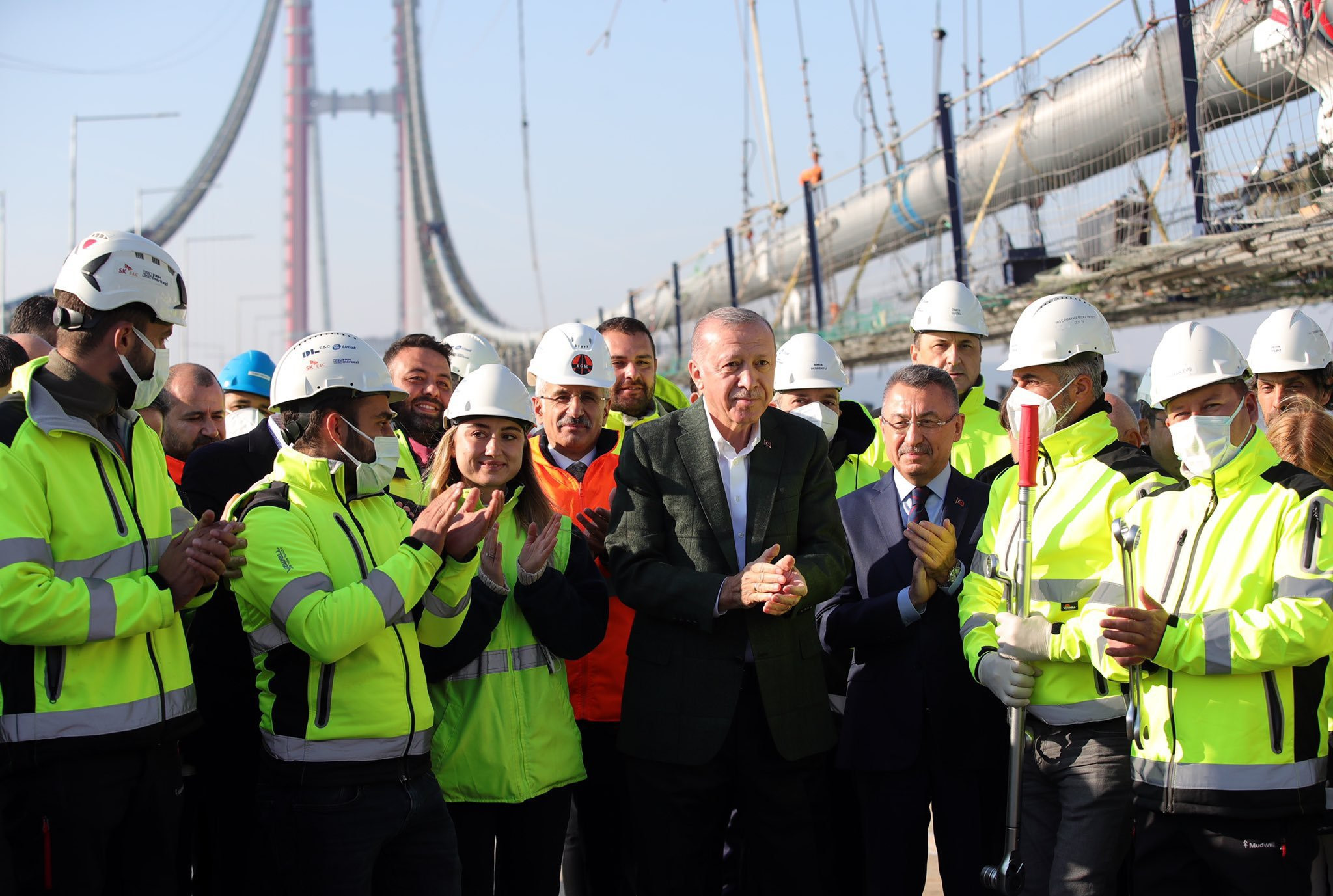 Cumhurbaşkanı Recep Tayyip Erdoğan 1915 Çanakkale Köprüsünün son tahliye montajını gerçekleştirdi.