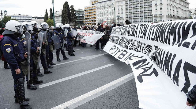 Yunanistan’da halk sağlık sistemini protesto etti.
