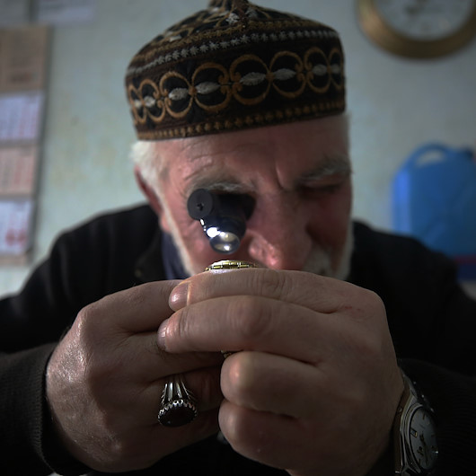 Cumartesi saatçisinin ustasına vefası: Dükkanı haftada sadece bir gün açıyor