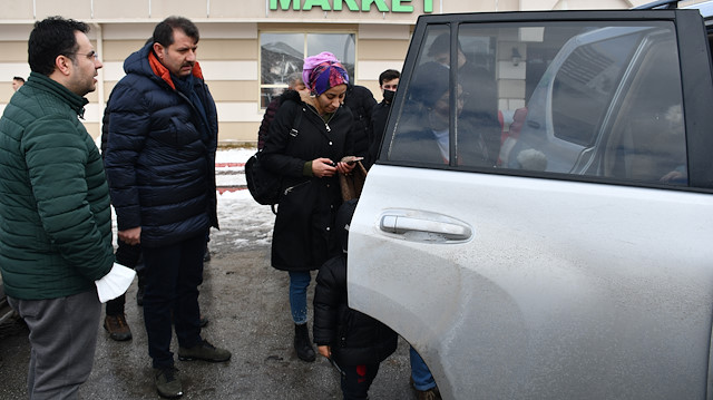 Tesislerde bekleyen aileler makam araçlarıyla misafirhanelere götürüldü