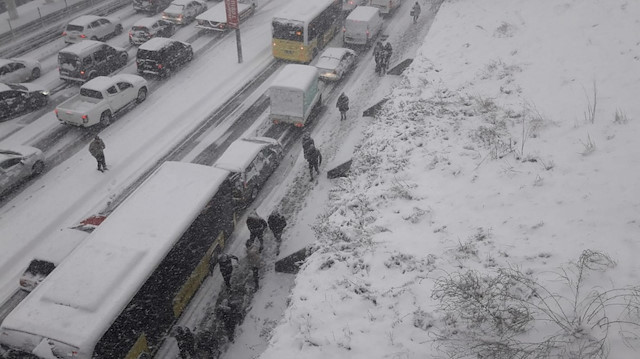 Esenler, Harem ve bütün cep otogarlarındaki çıkışlar yarın saat 08.00'e kadar durduruldu.