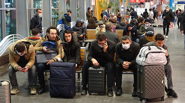​Bursa'da yüzlerce vatandaş terminalde mahsur kaldı