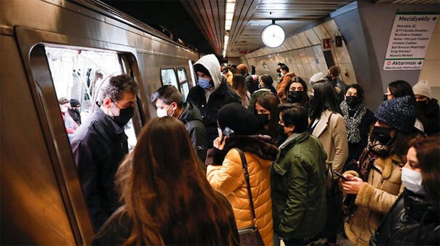 İstanbul metrolarında yoğunluk