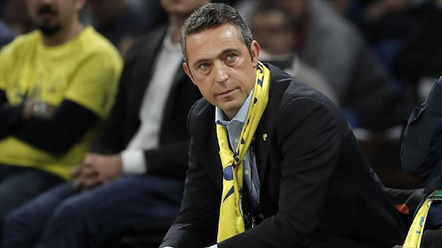 Fenerbahçeli taraftarlar başkan Ali Koç'u istifaya davet ediyor. 