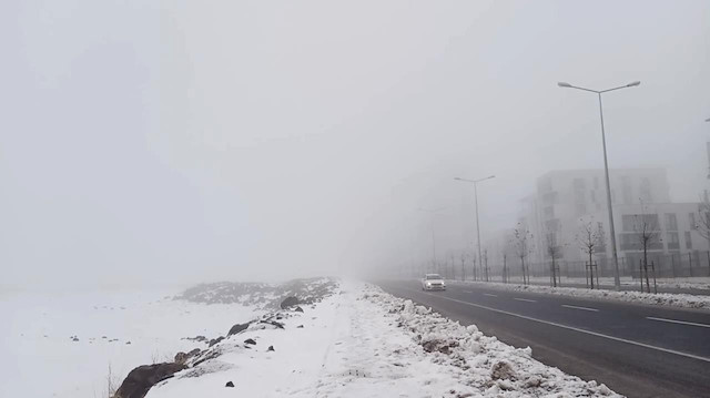 Kar yağışı sonrası sis Diyarbakır’ı esir aldı: Uçak seferleri iptal oldu