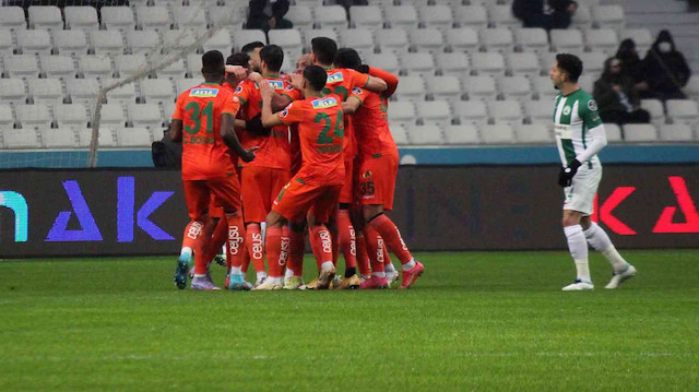 Alanyasporlu futbolcuların GZT Giresunspor maçında yaşadıkları gol sevinci.