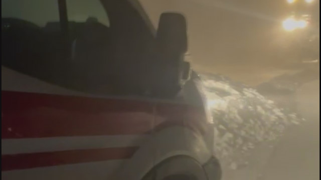Kahramanmaraş'ta hasta taşıyan ambulansın üzerine çığ düştü