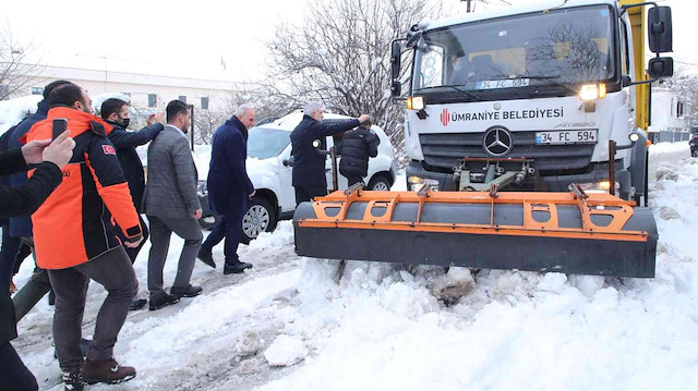 Kabaktepe'nin çağrısıyla karla mücadelede AK Parti İstanbul Teşkilatı seferber oldu
