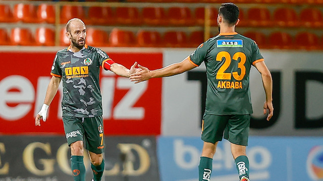 İki futbolcu da Alanyaspor'daki performanslarıyla göz dolduruyor.
