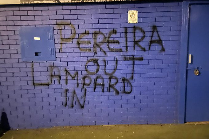 Goodison Park'ın duvarına yazılan yazı.