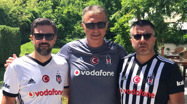Şafak Mahmutyazıcıoğlu (solda), Fikret Orman döneminde yaklaşık 1 yıl Beşiktaş Kulübü'nün hukuk işlerinden sorumlu yönetim kurulu üyeliğini yapmıştı.