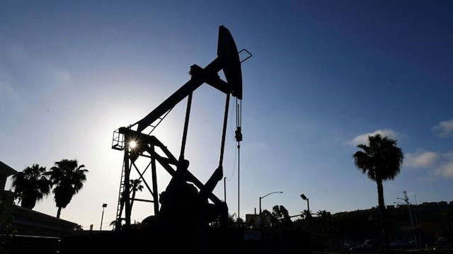النفط يرتفع مُغلبا التوترات الجيوسياسية على توقعات رفع الفائدة