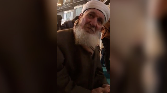 En büyük hayali Ayasofya'da namaz kılmak olan yaşlı adam gözyaşlarıyla Cumhurbaşkanı Erdoğan'a dua etti