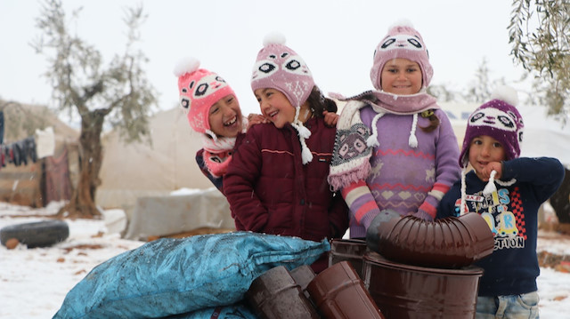 TDV, Suriye'de soğukta donma tehlikesi altındaki aileler için seferber oldu.
