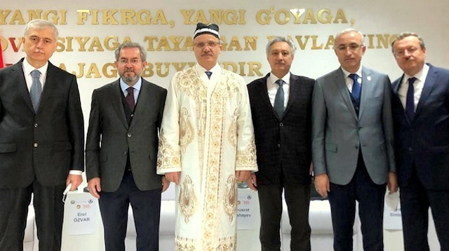 Özvar’a iki ülke yükseköğretimine yapmış olduğu katkılardan dolayı "Fahri Profesörlük Unvanı" tevdi edildi.