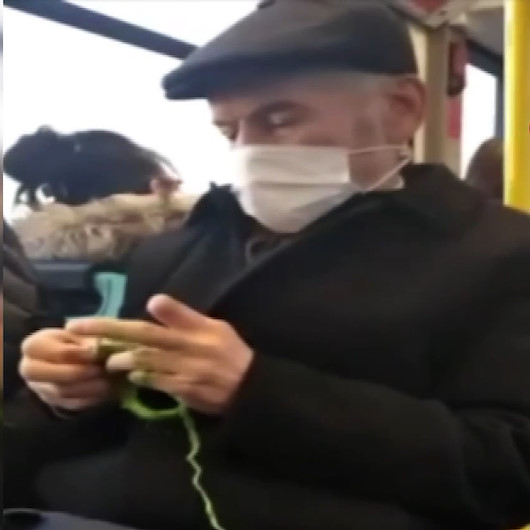 Örgü ören fenomen amca yine belediye otobüsünde kameraya yansıdı
