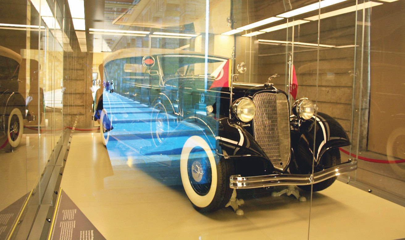 Atatürk’ün makam aracı olarak kullandığı 1934 model Lincoln marka zırhlı otomobil, Anıtkabir