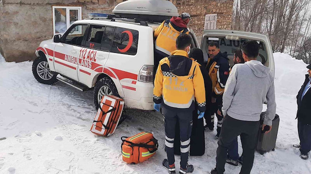 Hasta kadın ambulansla Pervari Devlet Hastanesi’ne kaldırılarak tedavi altına alındı. 