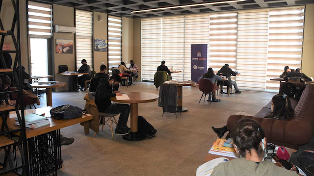 Diyarbakır Millet Kıraathanesi ve kitap kafeler öğrencilerin ikinci evi oldu