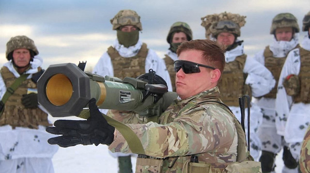 Ukrayna savaşa hazırlanıyor: Askerler sivilleri eğitti