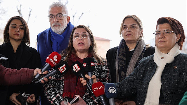 CHP’li kadın milletvekilleri Sedef Kabaş’ı cezaevinde ziyaret etti