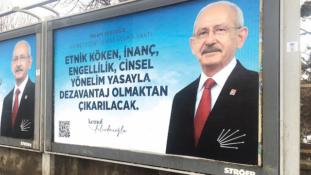 CHP’nin hazırladığı afişler, birçok şehirdeki billboardlarda yerini aldı. Cinsel yönelimle ilgili afiş, tartışma ve tepkileri de beraberinde getirdi.