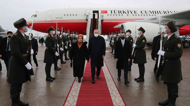 Cumhurbaşkanı Erdoğan, Ukrayna'da resmi törenle karşılandı. 