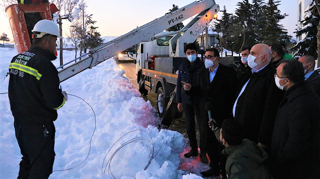 ​Bakan Dönmez Isparta'da elektrik hatlarının onarımını denetledi