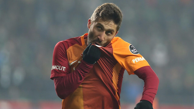 Galatasaray formasıyla 15 kupa kaldırmıştı.