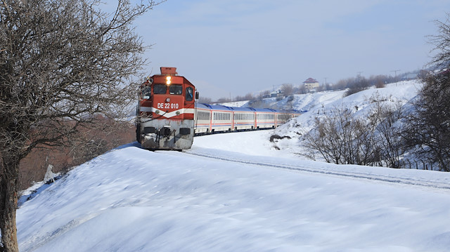 Ankara, Kırıkkale, Kayseri, Sivas, Malatya, Elazığ, Bingöl ve Muş güzergahlarından geçerek yaklaşık 26 saat sonra Bitlis'in Tatvan ilçesine ulaşan Vangölü Ekspresi, bölgenin güzelliklerini görmek isteyen seyahat ve gezi tutkunlarının tercihleri arasında yer alıyor.