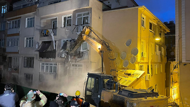 Polis ve zabıta ekipleri çevrede güvenlik önlemi aldı.