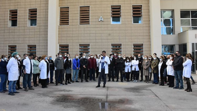 İstanbul'da bazı doktorlar iş bırakma eylemi yaptı.