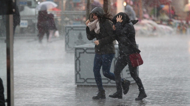 Sıcaklıklar düşüyor: Meteoroloji'den 50 ile sarı ve turuncu kodlu uyarı