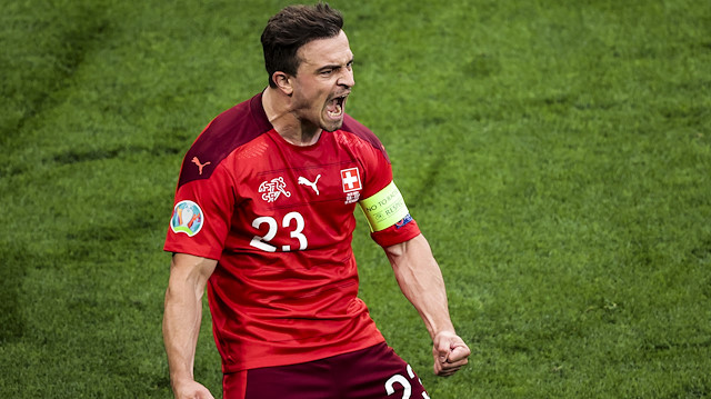 İsviçre Milli Takımı formasıyla çıktığı 100 maçta 26 gol atma başarısı gösterdi.