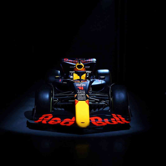 Oracle Red Bull Racing, yeni aracı RB18’i tanıttı