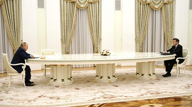 Putin Macron görüşmesindeki masa gündem olmuştu. 