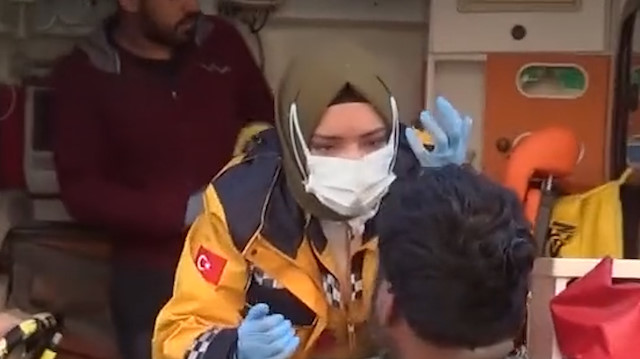 Bakan Koca Kıyafeti Kirli Olduğu Için Ambulansa Binmek Istemeyen ...