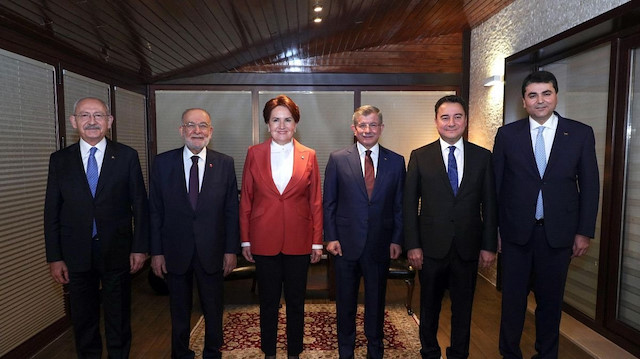 Altı parti lideri Çankaya'da bir araya geldi.
