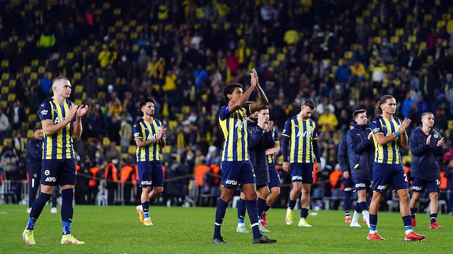 Fenerbahçe bu sezon ligde 25 maça çıktı 11 galibiyet 7 beraberlik ve 7 yenilgi aldı