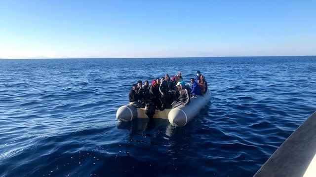 İzmir açıklarında 27 düzensiz göçmen kurtarıldı