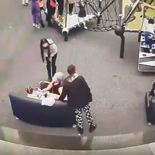 Sarıyerde AVM’de hırsızlık kamerada