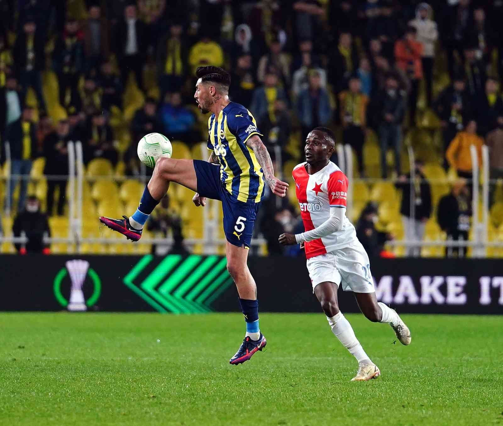 Jose Ernesto Sosa yenilen üçüncü golde yaptığı pas hatası sonrasında taraftarların hedefi oldu.