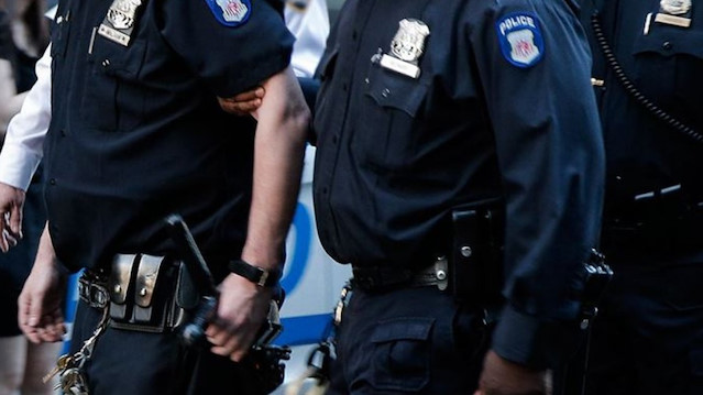 ABD'de polisin siyahi gence müdahalesi sert oldu.